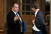 Valget må være lige om hjørnet, siger DF’s udlændinge- og integrationsordfører Martin Henriksen (til venstre) om den nye melding fra De Radikale om, hvordan Syrien-krigere skal stoppes.