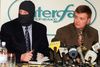 Den tidligere KGB-spion Aleksander Litvinenkos (th.) død i 2006 bliver lige nu undersøgt i en høringsproces.