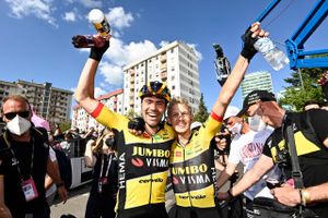 Koen Bouwman vandt 7. etape af Giro d'Italia i et udbrud, hvor holdkammerat og landsmand Tom Dumoulin var med.