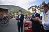 På lørdagens etape fra Cazeres-sur-Garonne til Loudenvielle havde Prudhomme (højre) premierminister Castex med i sin bil et stykke af ruten. Foto: Anne-Christine POUJOULAT / AFP