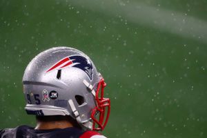 New England Patriots har fyret Hjalte Froholdt for at gøre plads til en anden spiller i truppen.