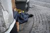 En hjemløs sover på gaden på Strøget i København. Arkivfoto: Jens Dresling/Ritzau Scanpix