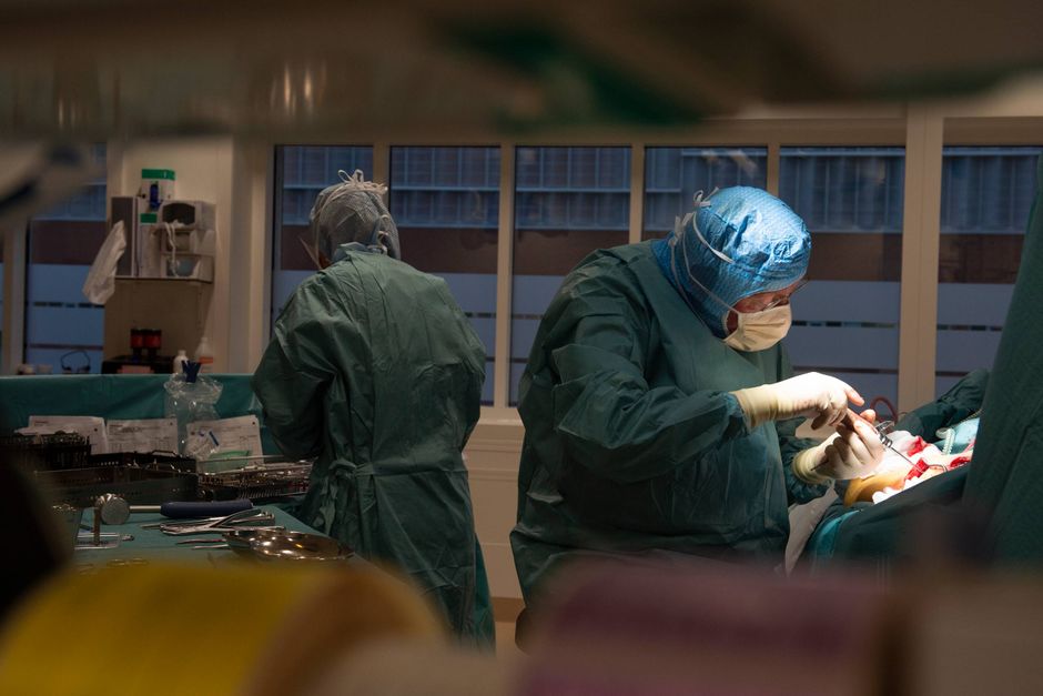 De 182 kræftpatienter, som i fjor ventede »rystende« længe på operation på AUH, optræder tilsyneladende ikke i Region Midtjyllands indberetningstal til Sundhedsstyrelsen. 