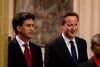 Ed Miliband (tv.) kritiserer premierminister David Cameron (th.) for ikke at ville deltage i mere end en tv-debat forud for det britiske valg.