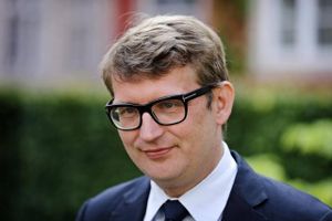 Flere lande støtter regeringens kamp for at skære i børnechecks, der sendes til udlandet. EU-Kommissionen er uenig.