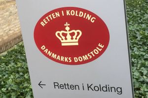 En multihandicappet kvinde døde i et badekar på bosted i juni 2019. Praktikant kendes nu skyldig i hendes død.