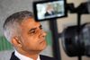 Londons borgmester, Shadiq Khan, opfordrer folk, der har været udsat for lignende angreb til at melde det til myndighederne, hvis det ikke allerede er blevet gjort. Foto: Raphael Satter/AP Photo