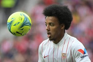 FC Barcelona har fredag præsenteret den franske forsvarspiller Jules Kounde fra Sevilla. 