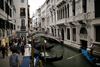 Med omkring 60.000 besøgende hver dag året rundt er Venedig en af verdens mest populære turistdestinationer. Arkivfoto: Joachim Adrian/Polfoto