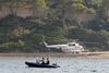 Præsident Putin og hans delegation ankom i helikopter til den franske præsidents sommerresidens, Fort Bregancon, i Sydfrankrig. Foto: REUTERS/Eric Gaillard