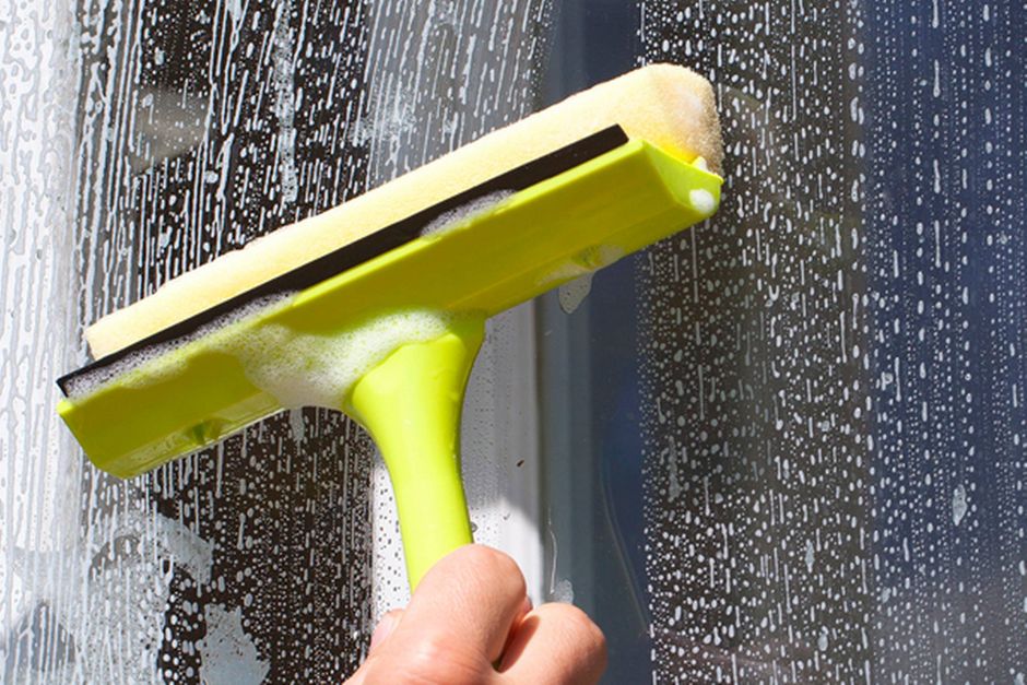 Badekar deltager en sælger Kan du pudse vinduer i frostvejr?