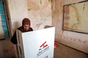 Uafhængige kandidater vinder frem, mens Hizbollah går tilbage ved valget i Libanon, som er et land i knæ.