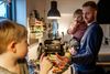 Mikkel Dencker Samsons mor blev syg med demens i 2023. Siden er han gang på gang blevet overrasket over, hvor lidt hjælp der var at få. Foto: Stine Bidstrup