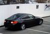 Politiet efterlyser denne sorte BMW efter en skudepisode i Viby. Foto: Østjyllands Politi