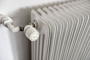 Folketinget hastebehandler forslag om øget ældrecheck som følge af stigende energipriser.