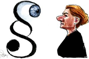 Mette Frederiksen afviser, at sagen mod Inger Støjberg kan sidestilles med minksagen – vel at mærke, fordi Inger Støjberg er dømt for forsæt. Tiden vil vise, om hun får ret, skriver Robert Ellis. Arkivtegning: Rasmus Sand Høyer