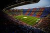 Camp Nou har plads til 99.000 tilskuere, og arenaen får et nyt navn i næste sæson, hvis der dukker en køber op. Arkivfoto: Pau Barrena/AFP