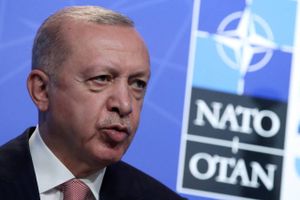 Analyse: Tyrkiet er traditionelt en fortaler for at udvide Nato, men for Erdogan er Sveriges og Finlands ansøgning også en mulighed.