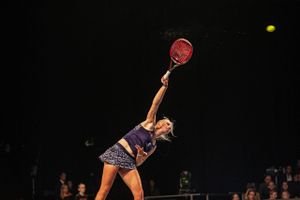 Clara Tauson vandt sin første finale siden marts, da hun besejrede Emma Raducanu i en WTA 125-turnering.