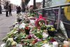 Efter drabet på Mia Stevn blev der lagt blomster og tændt lys på det sted, hvor hun sidst blev set i live. Foto: Henning Bagger/Ritzau Scanpix
