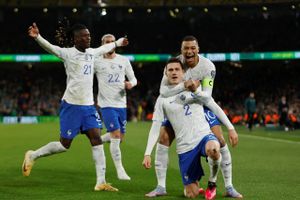 Benjamin Pavard blev matchvinder med et tordenhug, da Frankrig vandt 1-0 over Irland i EM-kvalifikationen.