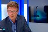 Især Martin Krasnik, som er vært i debatprogrammet Deadline og har jødisk baggrund, har været udsat for et bombardement af grove bemærkninger og er blevet anklaget for at udøve pro-israelsk propaganda i sine interviews gennem de seneste uger. Screenshot fra DR