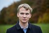 Dansk Folkepartis spidskandidat til Aarhus Byråd, Jakob Søgaard Clausen, i hundeskoven med hunden Charlie, i Aarhus onsdag den 27. oktober 2021. Foto: Mikkel Berg Pedersen
