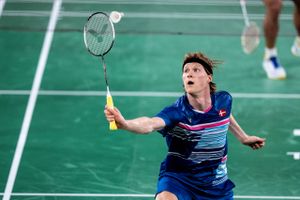 Anders Antonsen tabte 13 af de første 15 bolde samt første sæt, men er blandt de sidste fire i Singapore Open.