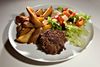 Er du utryg ved at spise seks dage gammel lasagne, er den bedste løsning lige at vurdere kvaliteten af madresterne, før du sætter tænderne i dem igen. Foto: Jacob Ehrbahn/Polfoto