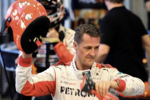 Michael Schumacher efter en testkørsel i Bangkok i 2012. Foto: Apichart Weerawong/AP