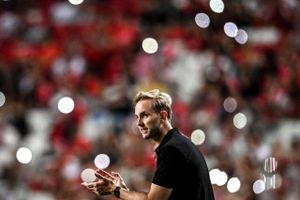 FC Midtjylland-træner Henrik Jensen vil se modigt spil med bolden, når Benfica kommer på besøg i Randers.