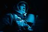 Vi følger Armstrong fra åbningsbilledets testflyvning i perioden op til Gemini-programmet (forløberen til Apollo) og gennem hele den veldokumenterede proces frem til månelandingen. Foto: Daniel Mcfadden/Universal Pictures via AP