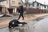 Dokumentation: Billedet her er ligesom mange andre billeder fra krigen i Ukraine barskt, men for at dokumentere krigens gru har Jyllands-Posten truffet det redaktionelle valg at vise bl.a. dette billede fra den ukrainske by Butja ikke langt fra hovedstaden Kyiv. Foto: Sergei Supinsky/AFP