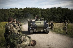 Øget vækst tvinger Danmark til at pumpe ekstra milliarder i forsvaret, hvis regeringen vil nærme sig Nato-løfte.