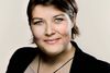 36-årige Sara Olsvig blev valgt til Folketinget i 2011. I 2014 blev hun formand for IA, hvor hun afløste Kuupik Kleist.