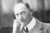 Portræt af Frederik Draiby, der var Aarhus’ første stadsarkitekt fra 1919-1943. Fotograf Michele Alessio Caprani, ca. 1919, Aarhus Stadsarkiv.