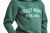 Den sorte, svenske dreng, Liam, i hættetrøjen, som har medført omfattende kritik af svenske H&M. Foto: H&M salgsmateriale