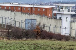 Efter planen skulle de første indsatte sendes til Kosovo i begyndelsen af 2023, men den tidsplan kommer ikke til at holde.