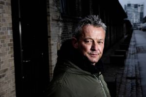 Den tidligere narkobetjent René Dahl Andersen blev i 2018 dømt for tyveri. Nu står han i en ny bog frem med sin version af et liv i overhalingsbanen i Københavns Politi, hvor han gradbøjede reglerne for at afsløre de store pushere. 
