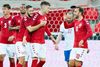 Danmarks Andreas Skov Olsen åbnede den danske scoring mod Færøerne med sit debutantmål til 1-0 og lykønkes af Christian Eriksen. Foto: Henning Bagger/Ritzau Scanpix