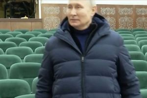 Ifølge russiske medier har Ruslands præsident, Vladimir Putin, besøgt den russiskbesatte, ukrainske by Mariupol. Beviset er de russiske mediers ord og korte videoklip. Men er det bevis nok? Ekspert er skeptisk.