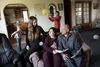 Jimmy Lund flyttede i fjor tilbage til Danmark med australske hustru, Sharon Johnson Lund, 44, og børnene Sanne (forrest), Vivi (tv.) og Alex. Sanne skal i gymnasiet, og hun vil blive ved sin farfar og farmor, hvis resten af familien rejser ud af landet. Foto: Casper Dalhoff