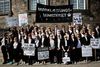 Der var protester mod loven uden for Christiansborg tirsdag.