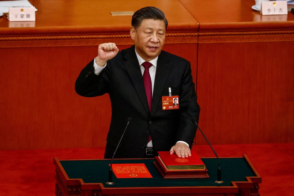 Kinas enehersker, Xi Jinping, lader sig ikke portrættere i bund. Han gemmer sig bag regimets uendelige mængde floskler. Men en ny bog giver et interessant – og rystende – indblik i, hvordan Kina af i dag fungerer.