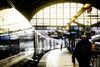 DSB forsikrer, at der vil være nok tilgængelige mundbind på så mange stationer som muligt. Allerede nu kan der købes mundbind i 7-Eleven på bl.a. Københavns Hovedbanegård. Foto: Jonas Olufson/Ekstra Bladet