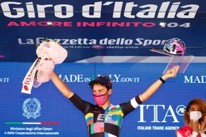 Alberto Bettiol endte med sejren på 18. etape i Giro d'Italia efter at have siddet i et udbrud hele dagen.