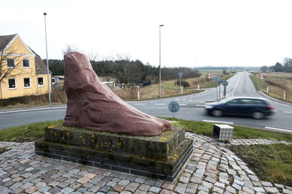 Det hele begyndte med lille annonce Jyllands-Posten… Tag med til hvor borgmesteren har 10 par Ecco-sko