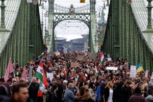 Premierminister Viktor Orbán har svigtet landets lærere med for lave lønninger, mener demonstranter.
