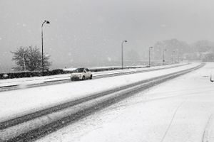 Særligt i Vestdanmark er der faldet sne. I næste uge sender et vejrskifte både varmegrader og regn til landet.