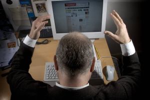 Mange medarbejdere føler et større arbejdspres, fordi deres virksomhed mangler hænder eller fordi mange kolleger skal testes, er syge eller sendt i selvisolation.